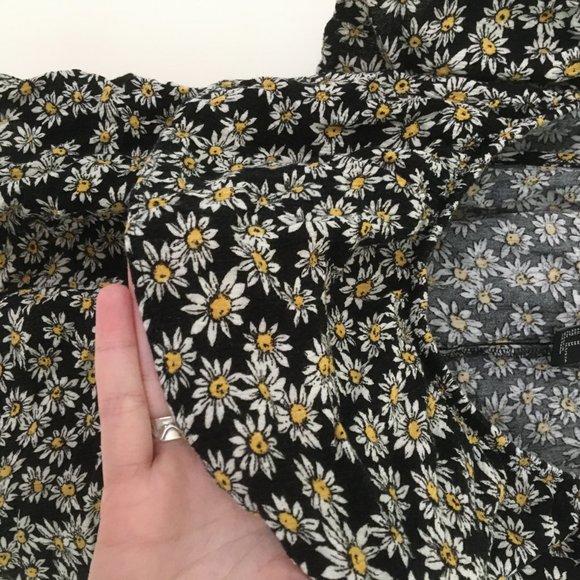Daisy off shoulder crop top forever 21 medium - Picture 2 of 2